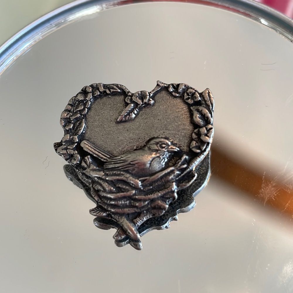 Birds & Blooms 2004 pewter color heart lapel pin brooch with bird & nest